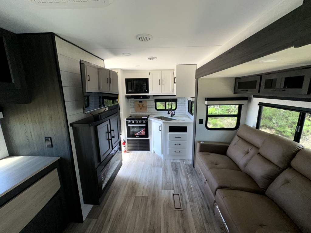2026 VENTURE RV SPORTTREK 251VRK - Image 12
