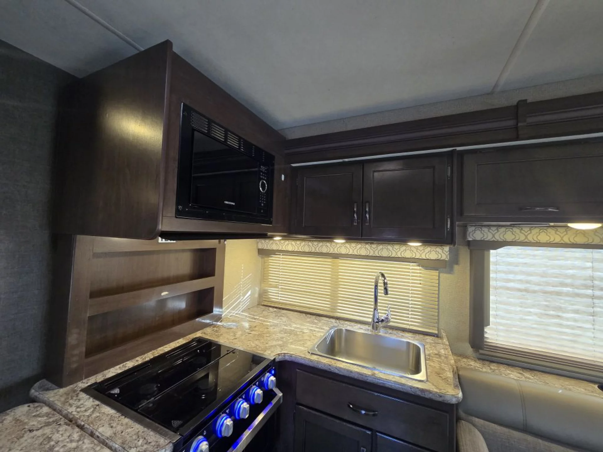 2019 THOR MOTOR COACH FREEDOM ELITE 30FE - Image 17