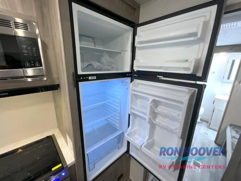 2024 COACHMEN 368TBH - Image 10