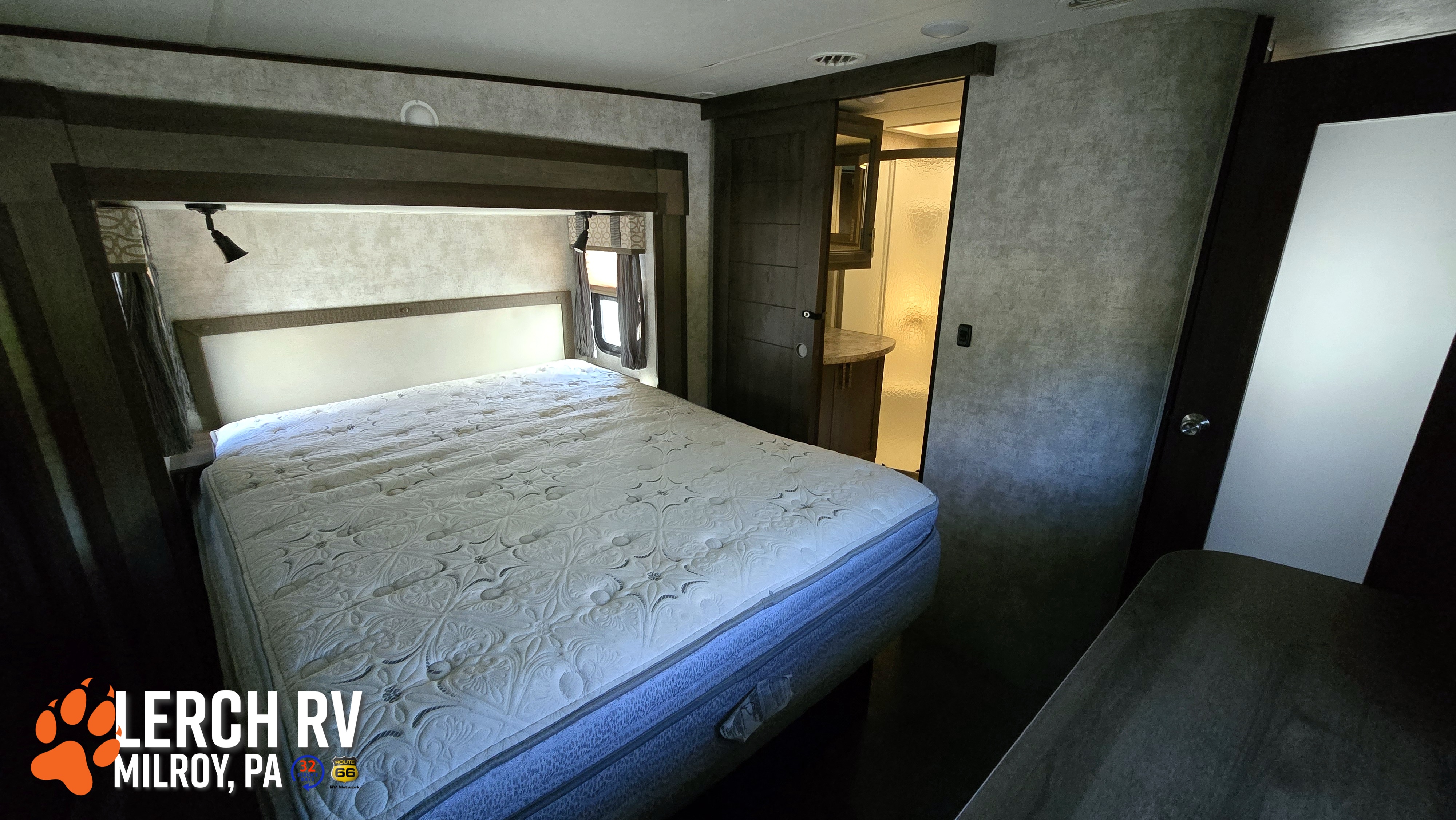 2017 Highland Ridge Roamer RT340FLR - Image 30