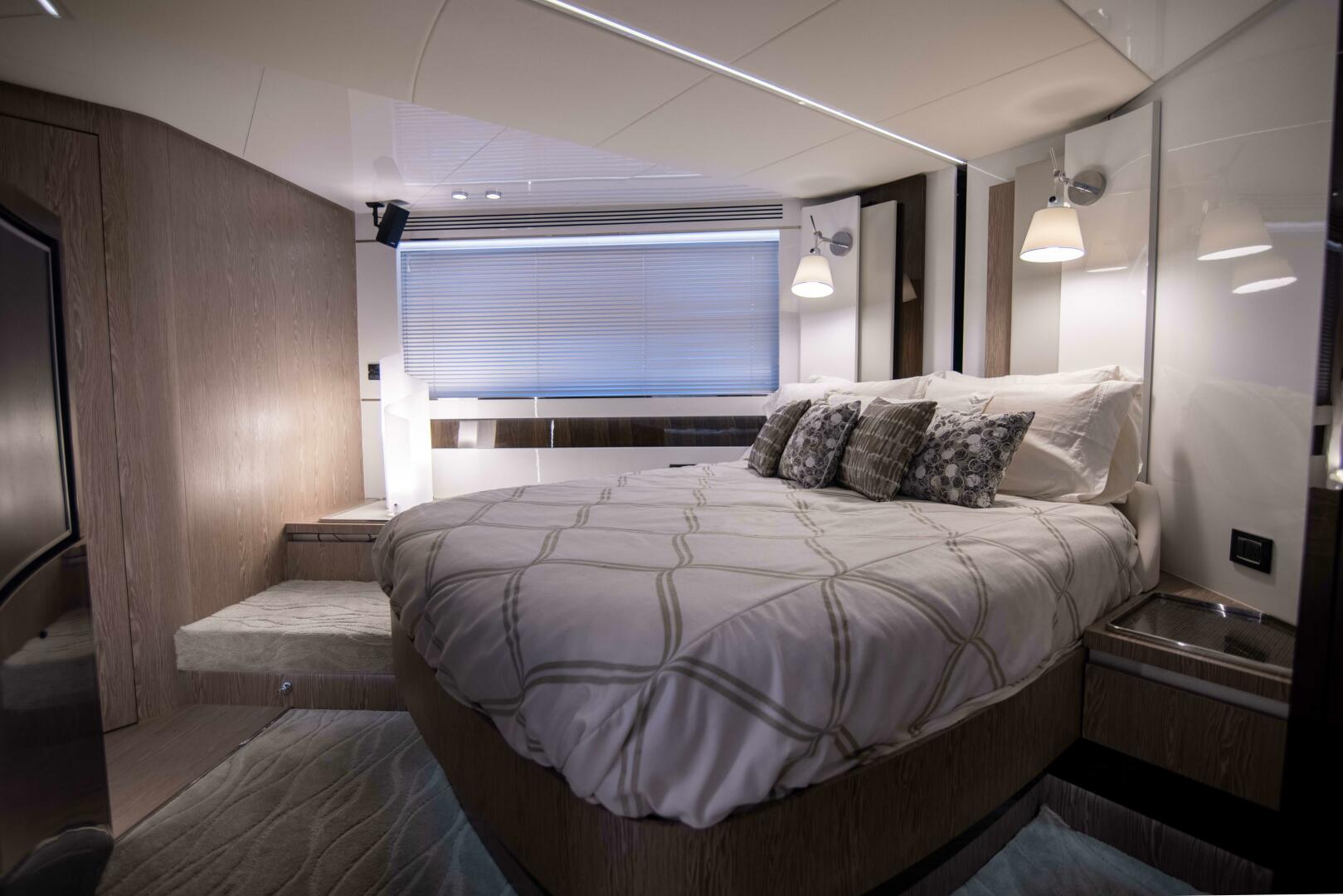 2019 Azimut S7 - Image 26