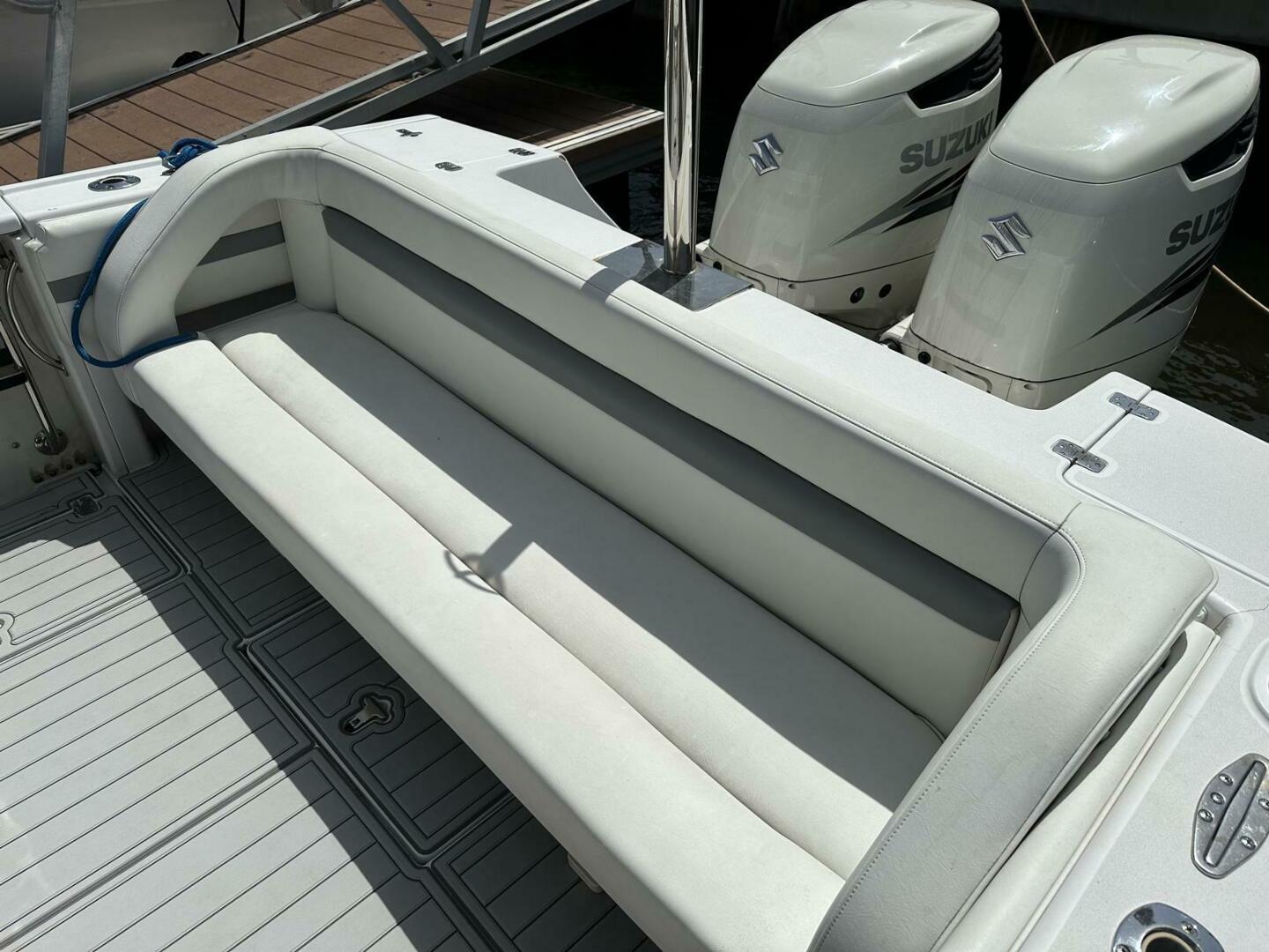 2003 Intrepid 32 - Image 33