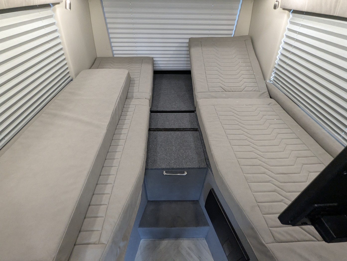 2025 Coachmen Galleria Li3 24A - Image 25