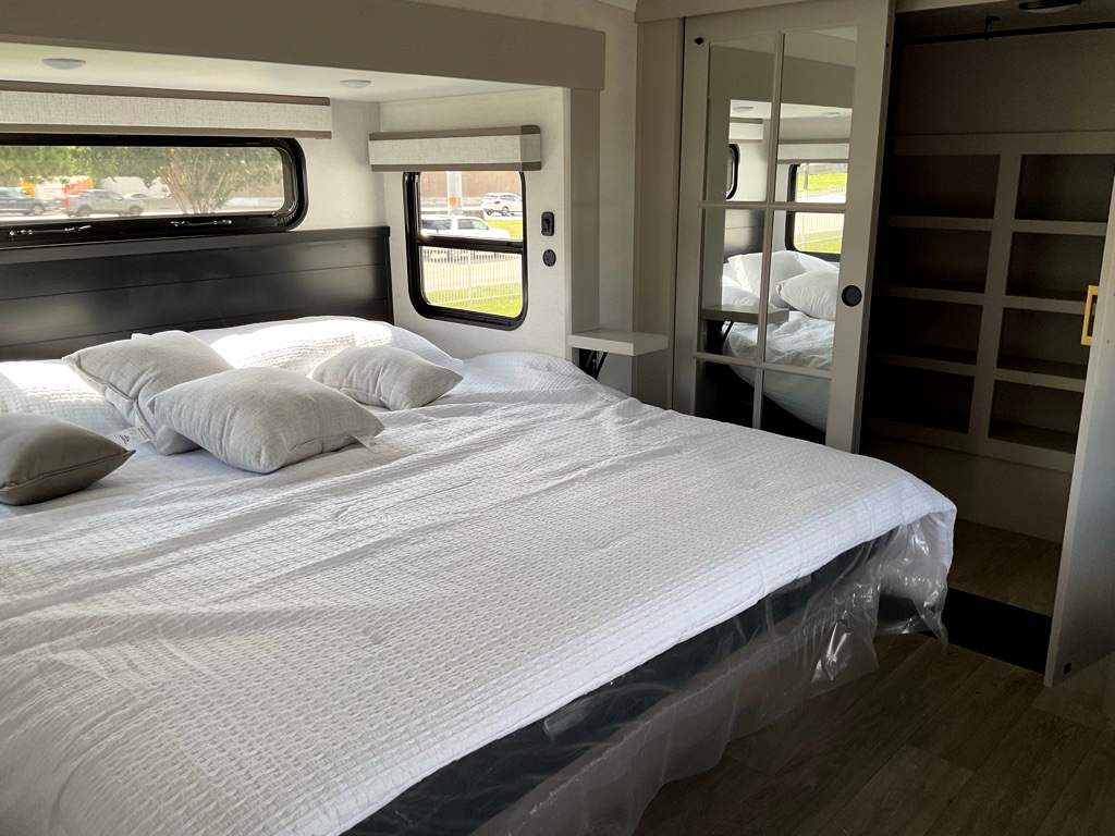 2027 JAYCO NORTH POINT 310RLTS - Image 27