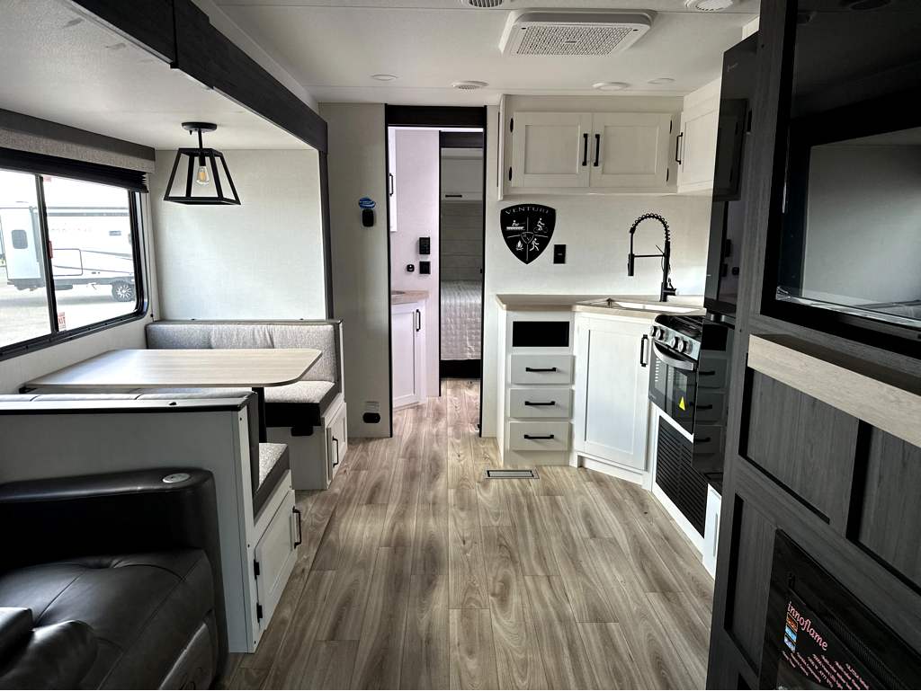2027 VENTURE RV SIENNA 311VDB - Image 21