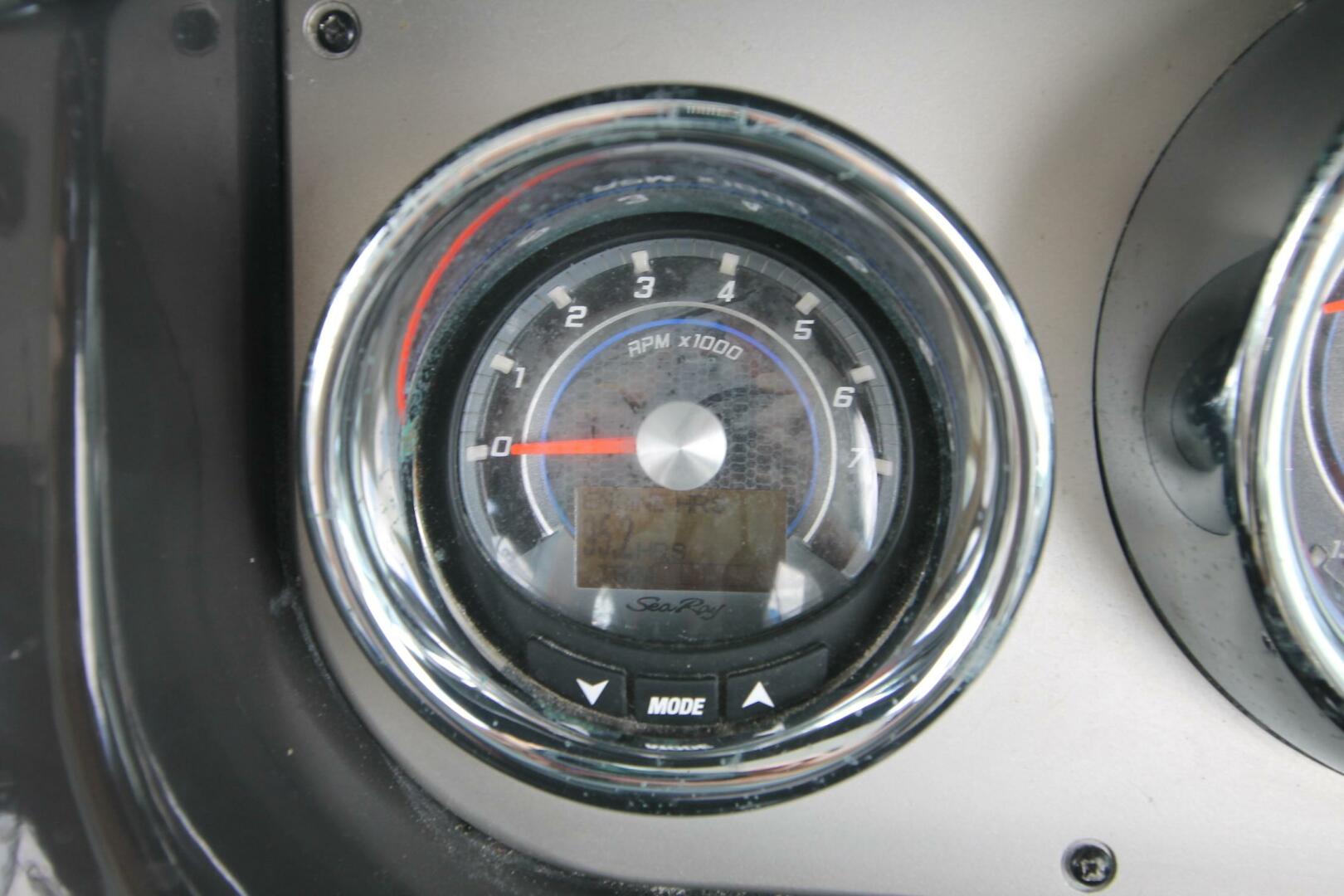 2015 Sea Ray 310 Sundancer - Image 10
