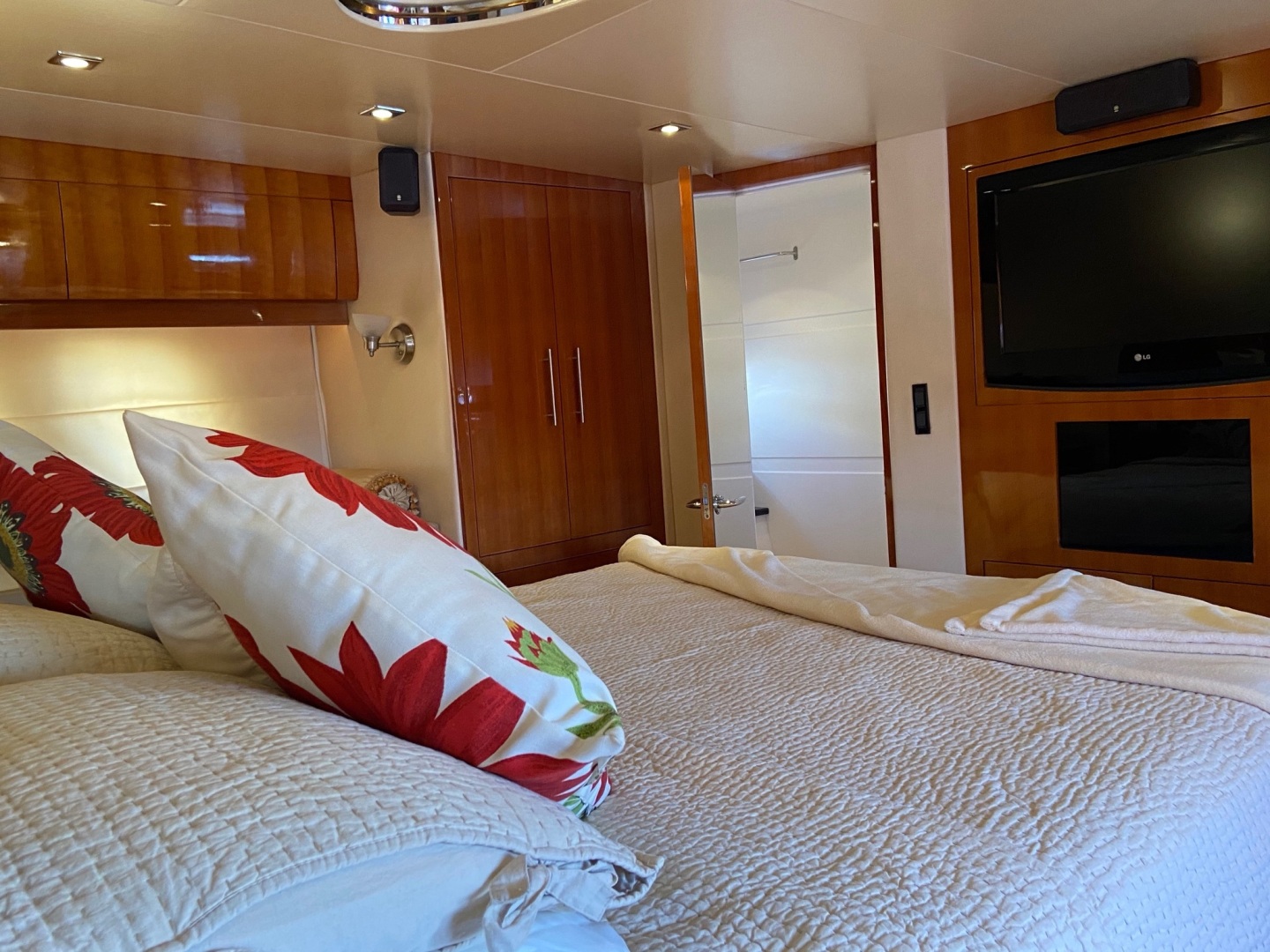 2009 Regal 5260 - Image 39