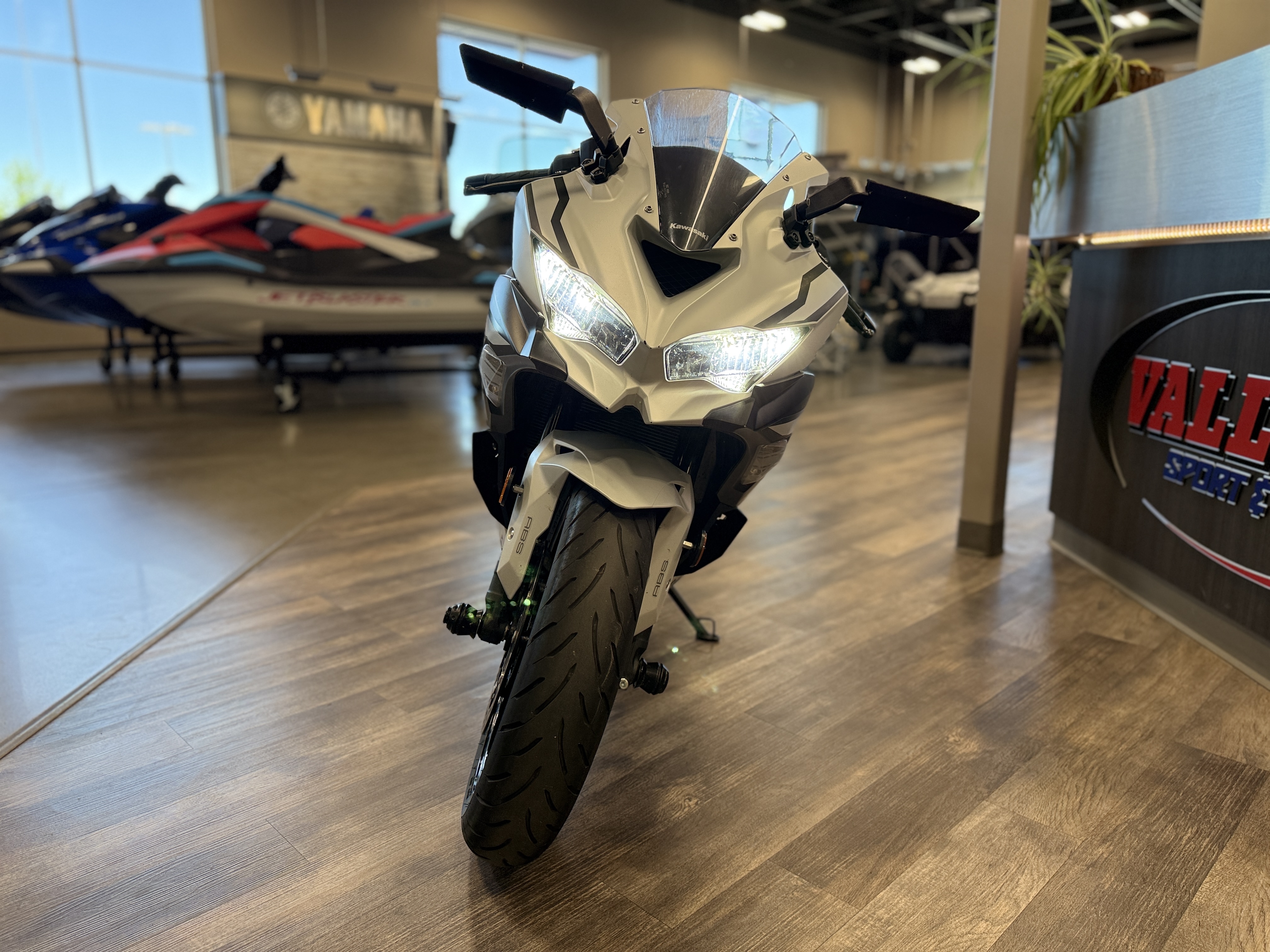 2025 Kawasaki NINJA® ZX™-4RR ABS - Image 10