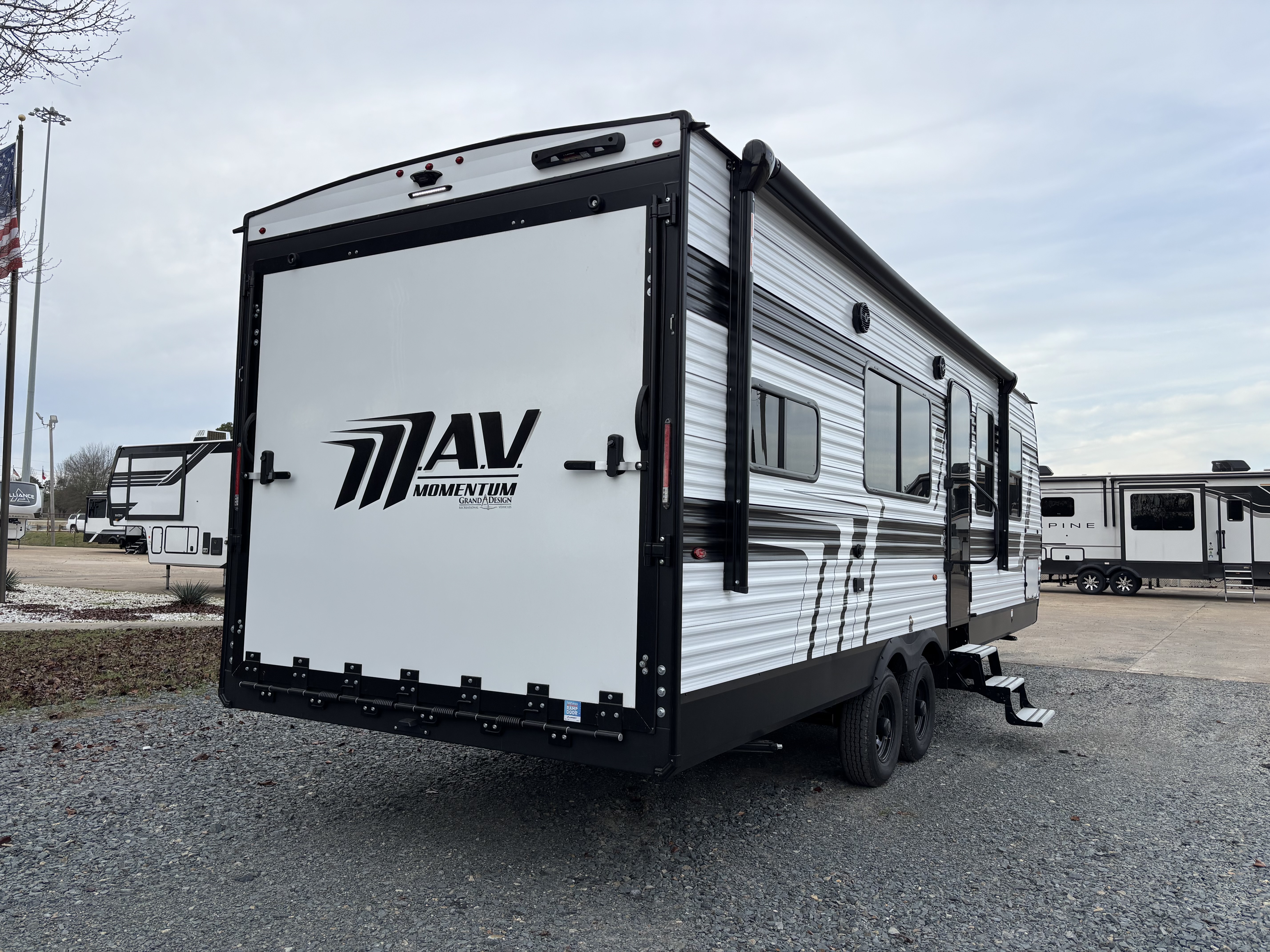 2026 Grand Design Momentum MAV 27MAV - Image 8