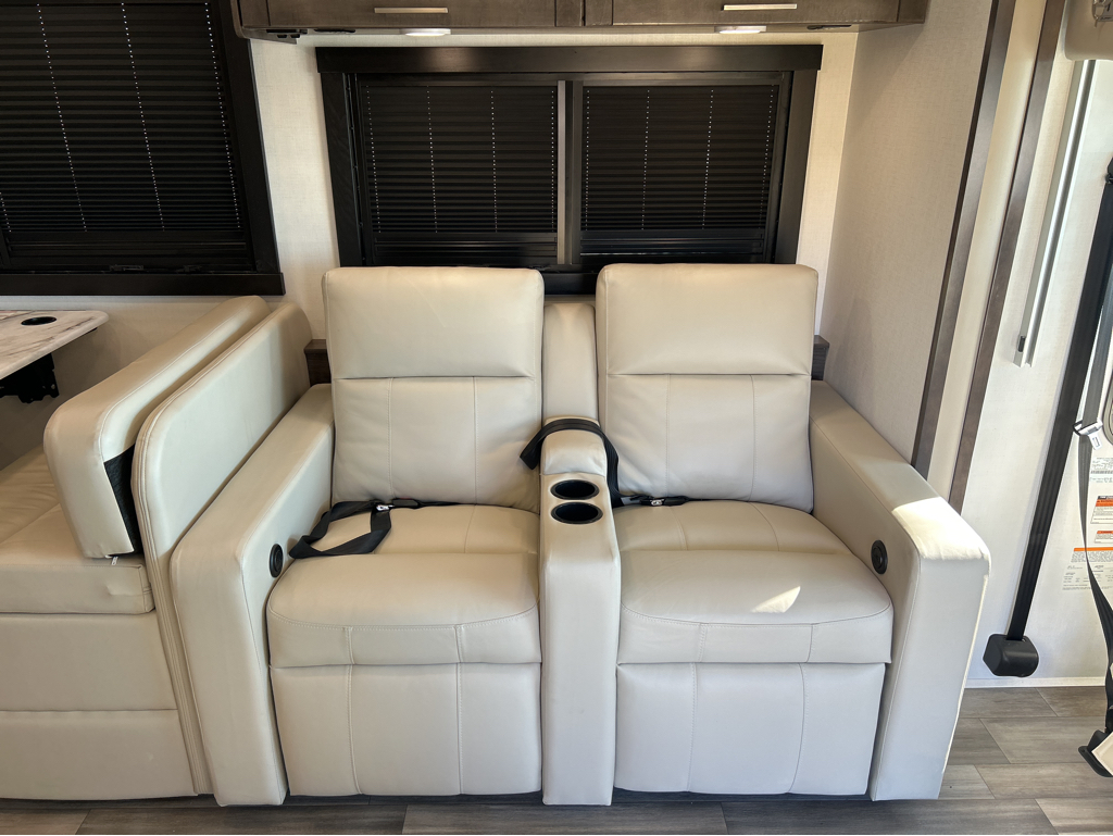2026 JAYCO PRECEPT 34G - Image 9