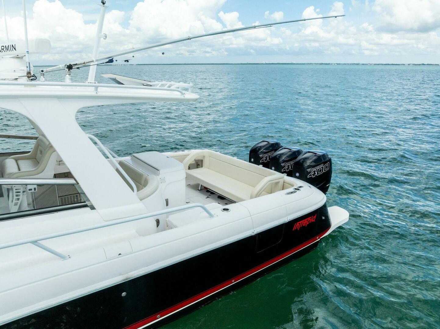 2018 Intrepid 430 Sport Yacht - Image 8