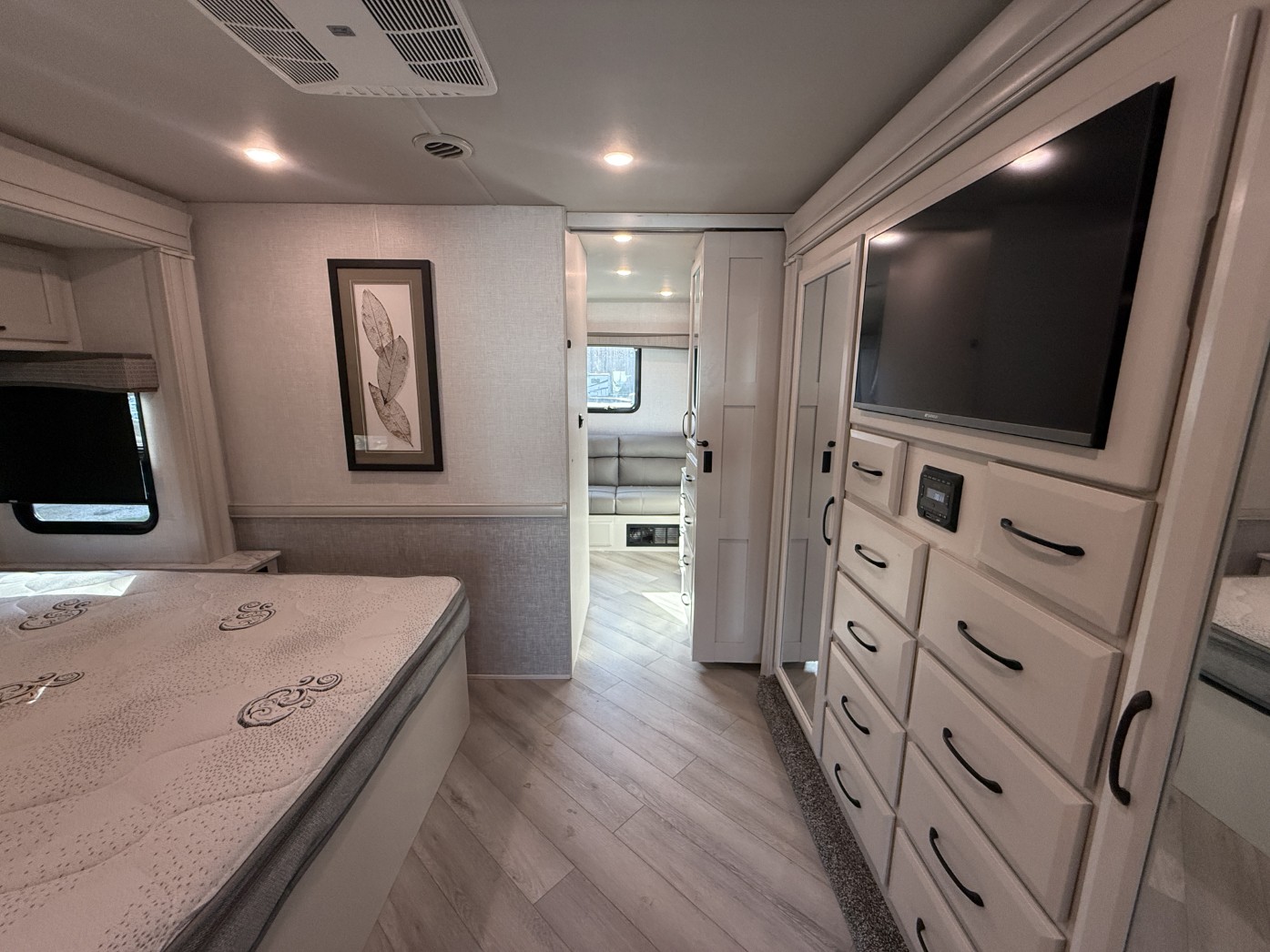 2025 Holiday Rambler Invicta 36Y - Image 18