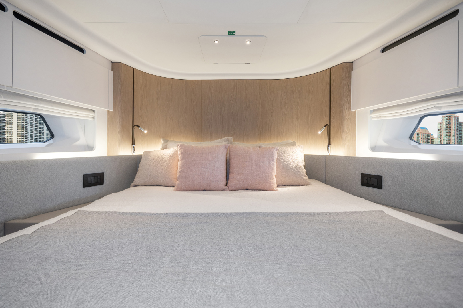 2023 Azimut 53 FLY Base - Image 7