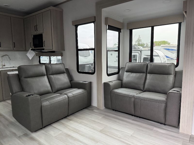 2025 Grand Design Momentum G-Class 415G - Image 3