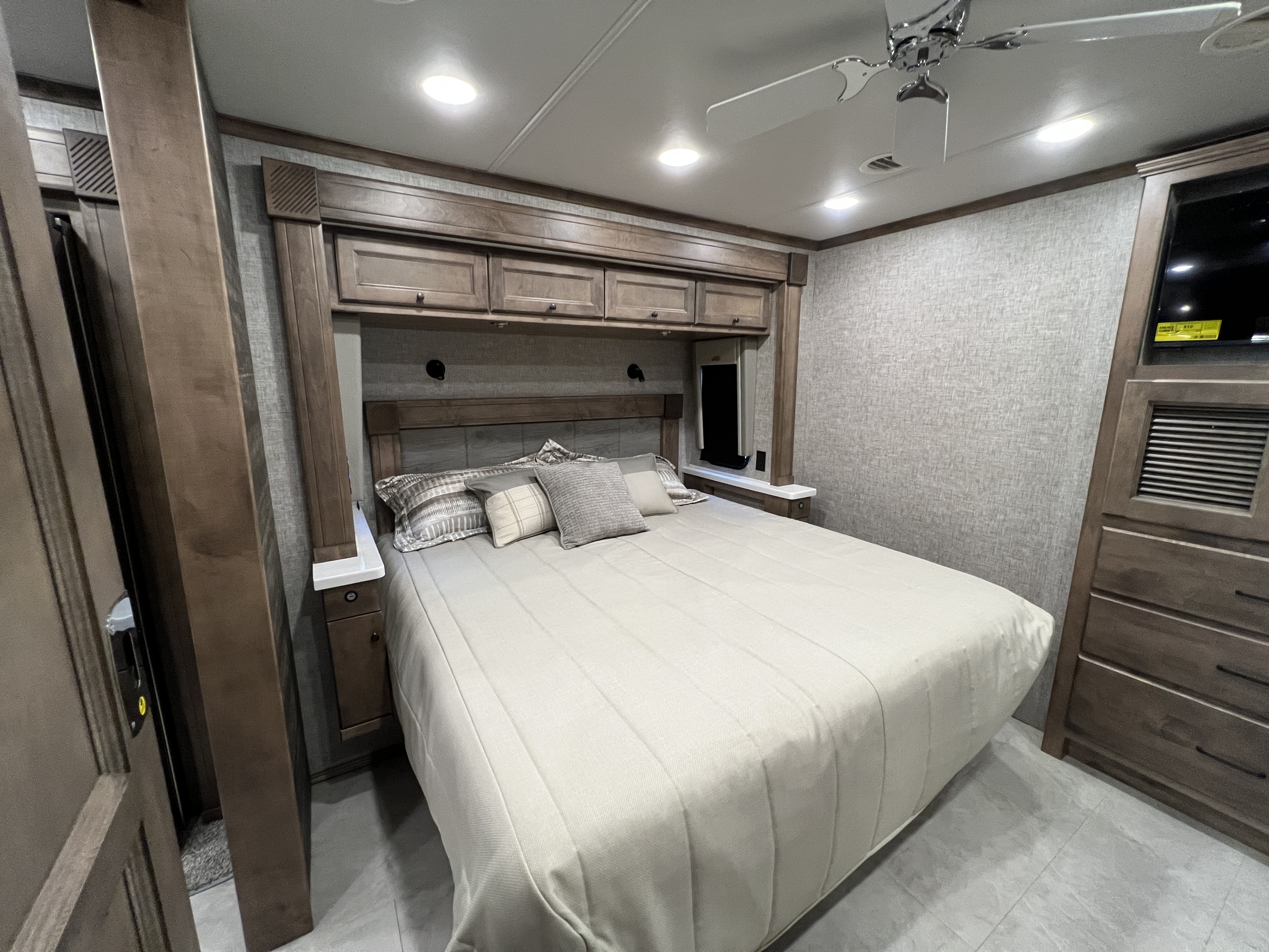 2025 Tiffin Open Road Allegro 34 PA - Image 32