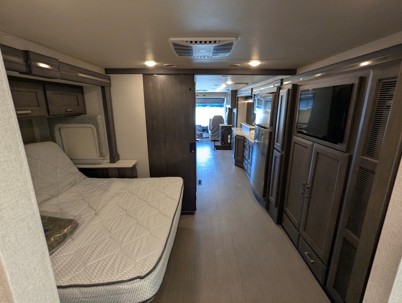 2023 Thor Motor Coach Palazzo 37.5 - Image 43