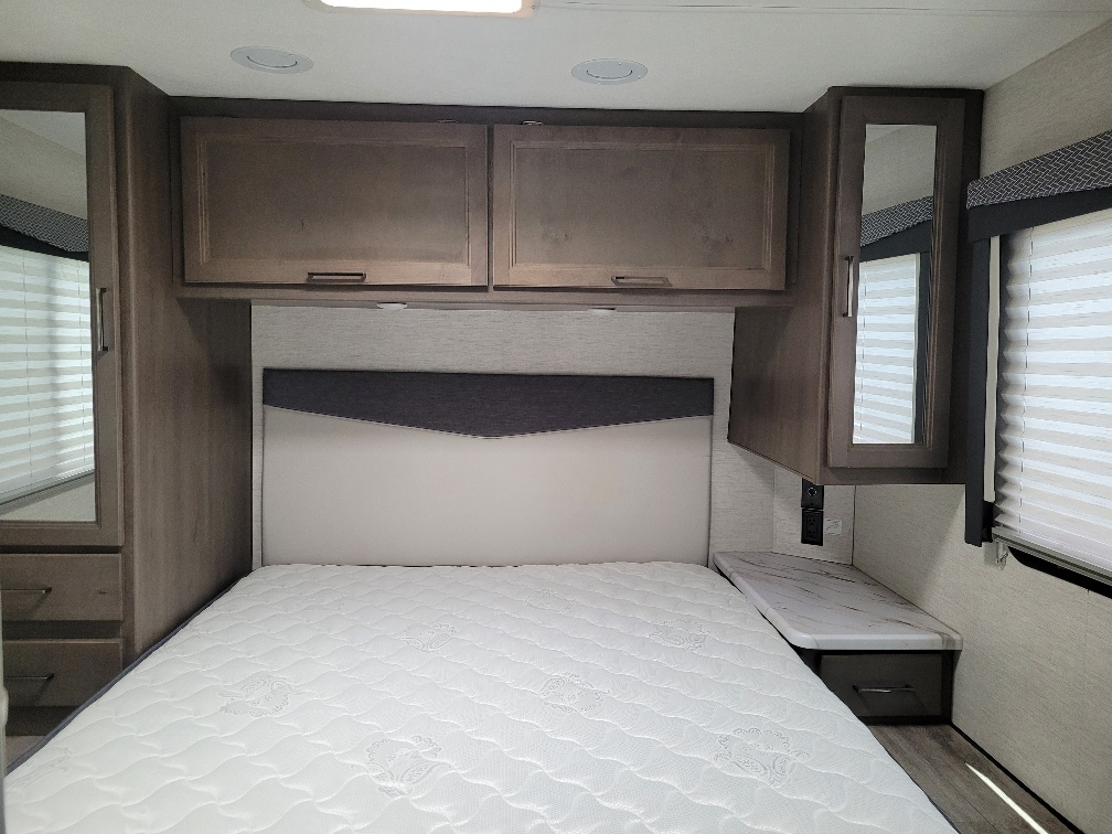 2025 Thor Motor Coach Four Winds 28Z - Image 14