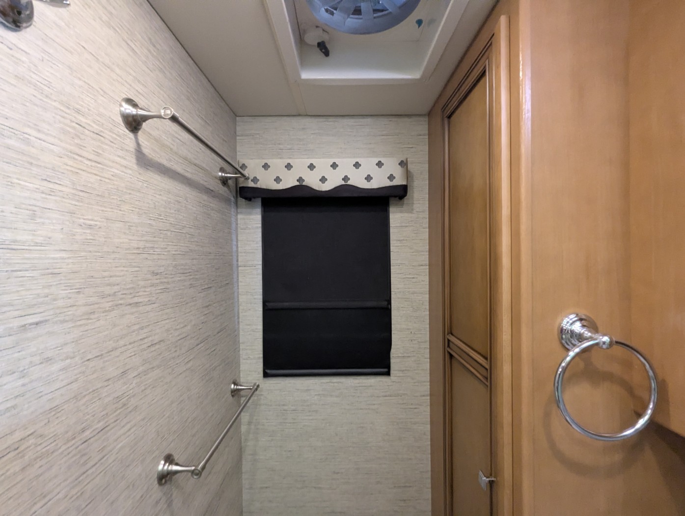 2016 Newmar Bay Star 3403 - Image 35