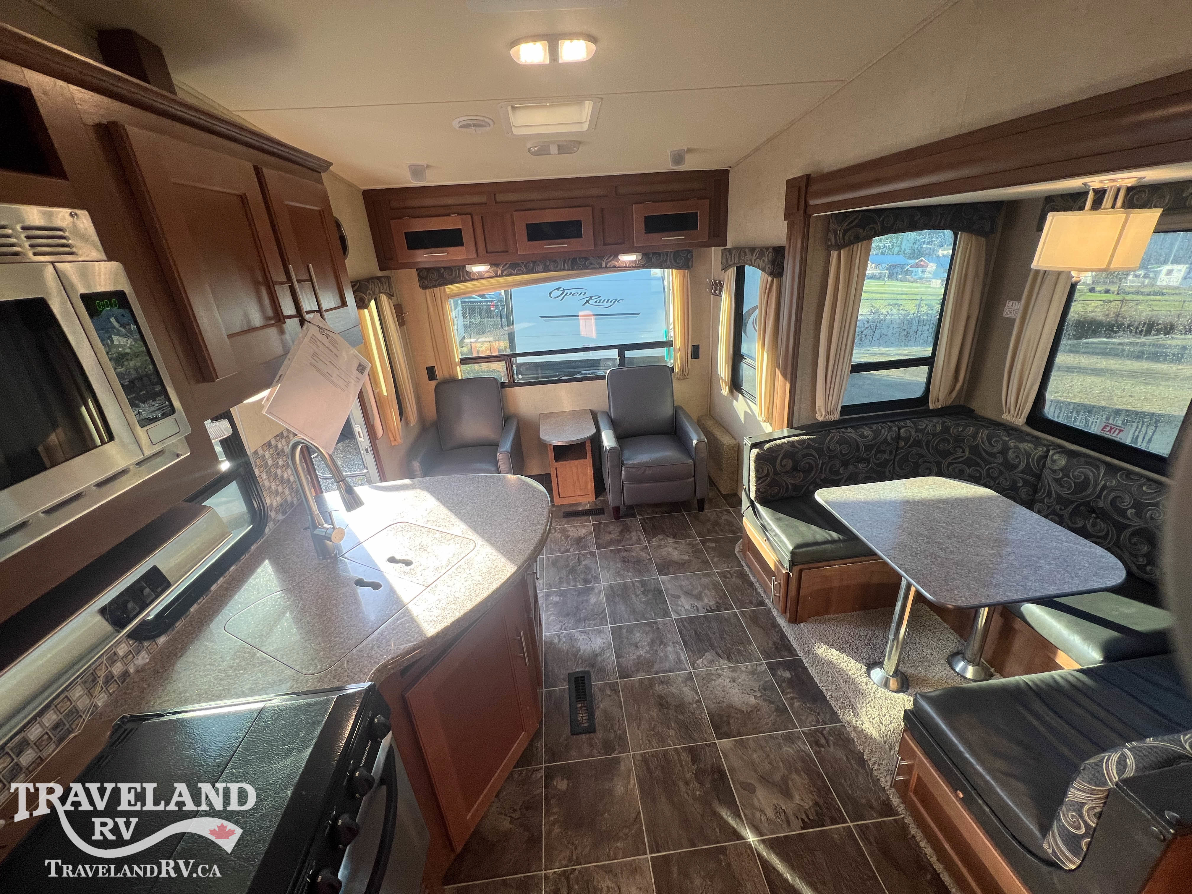 2016 Forest River WILDCAT 242RL - Image 4