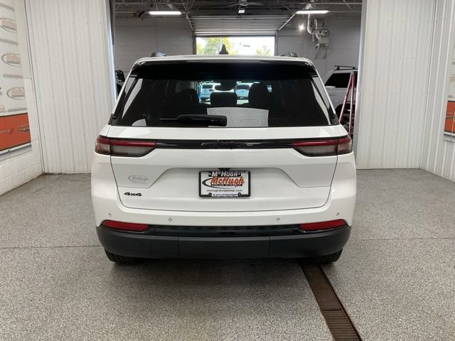 2023 Jeep Grand Cherokee Utility 4D Altitude 4WD - Image 8