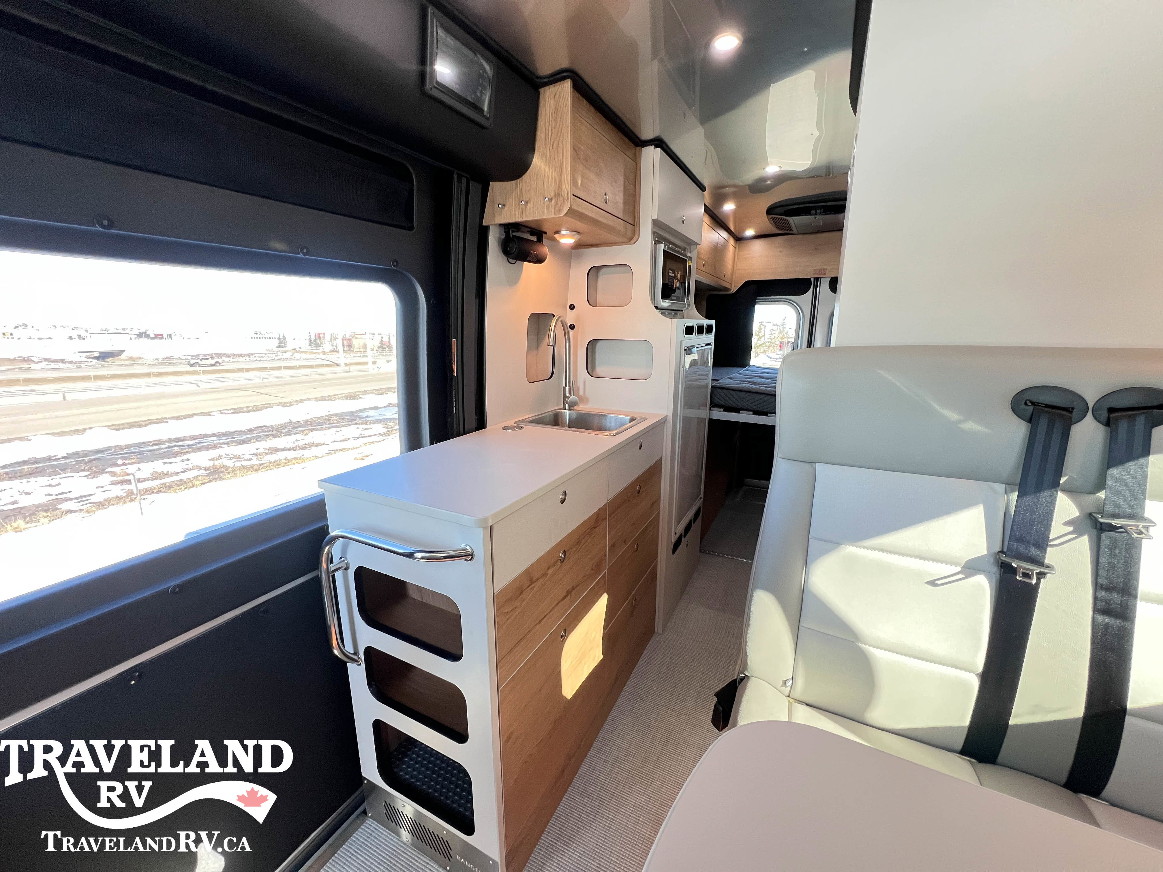 2025 Airstream Rangeline Base - Image 14