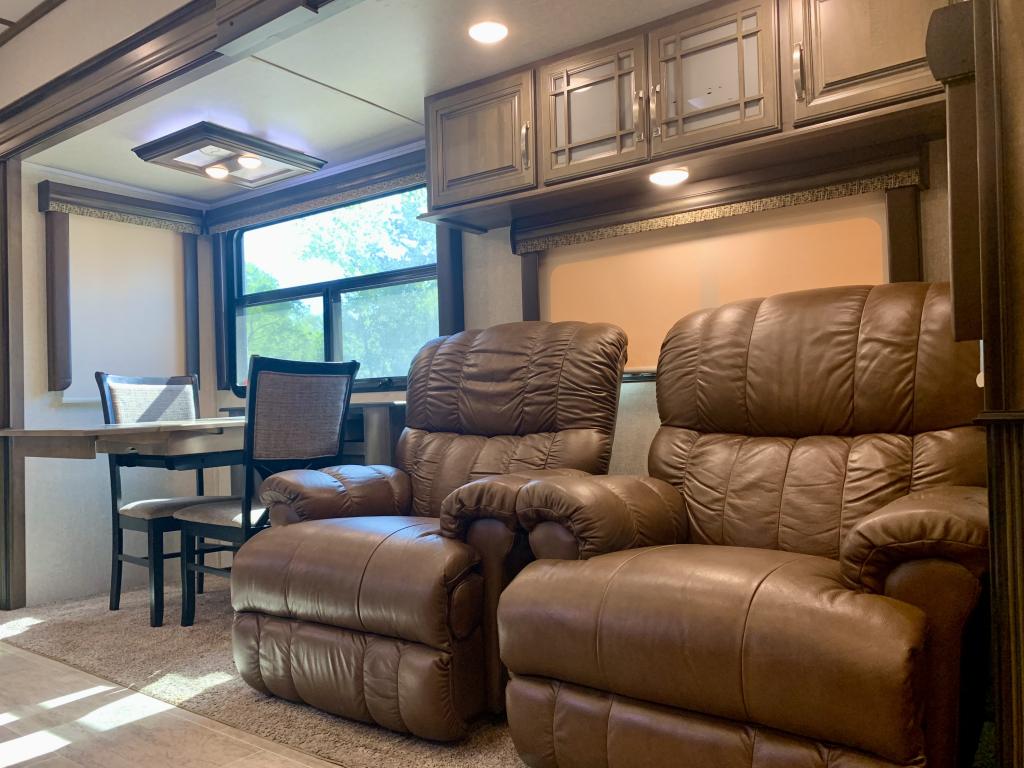 2019 Keystone Montana 3811MS - Image 23