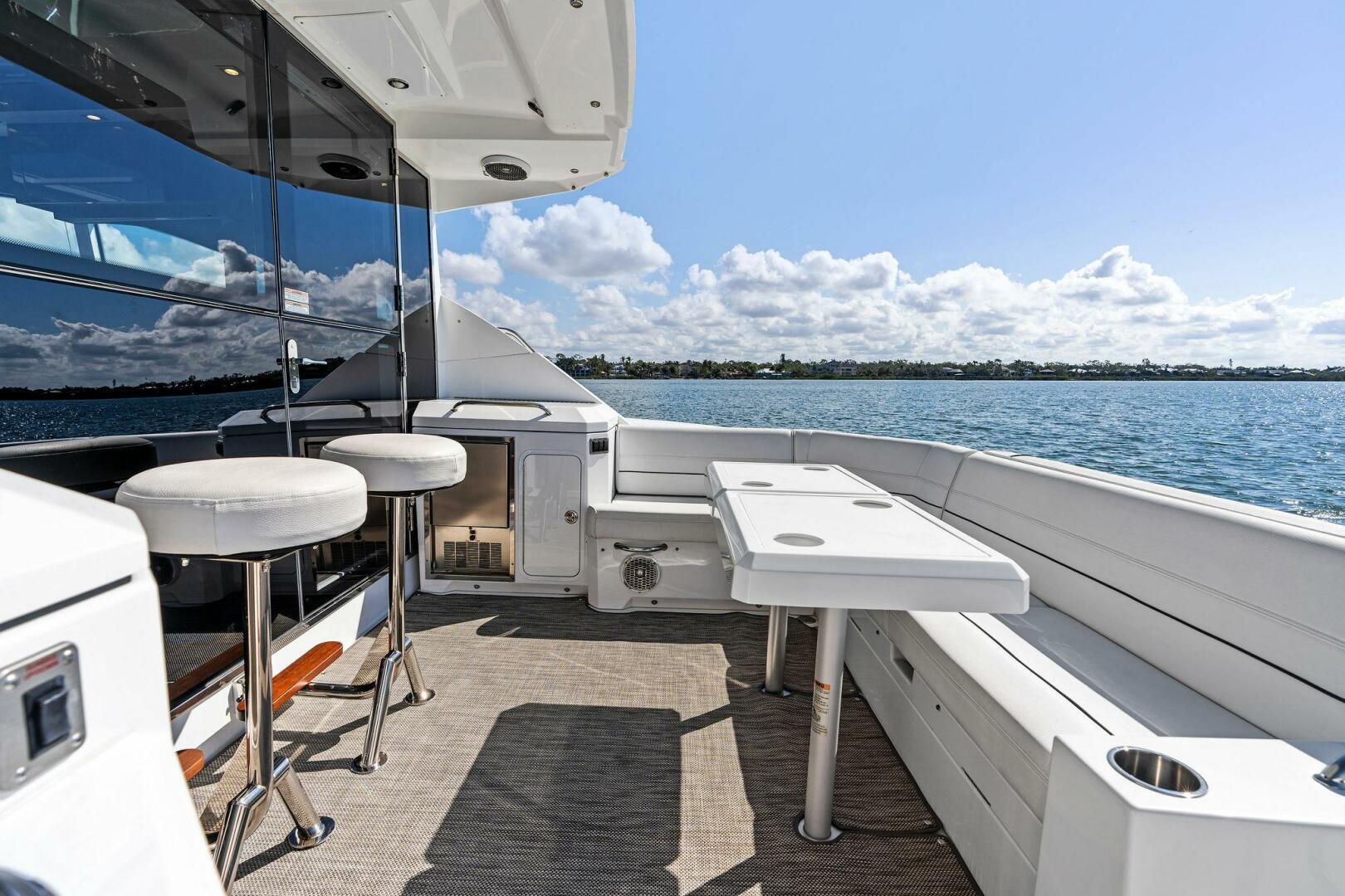 2019 Cruisers Yachts 45 Cantius - Image 27