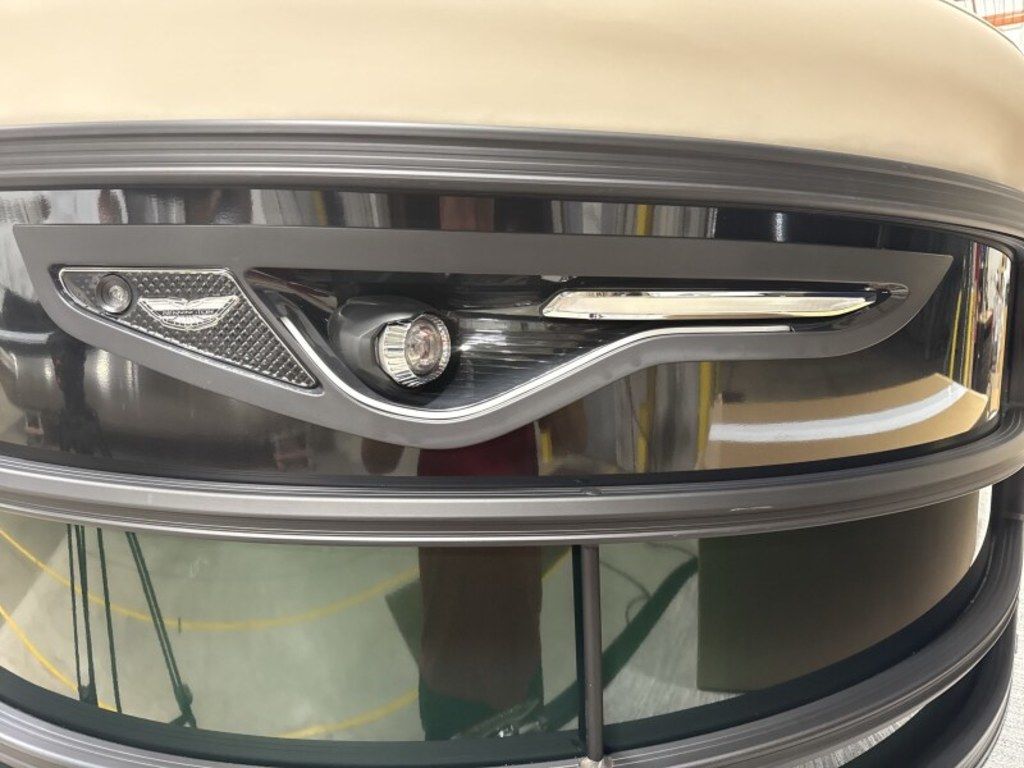 2026 Bennington 24MCSB Carbon Fiber Arch Tritoon Pontoon - Image 5