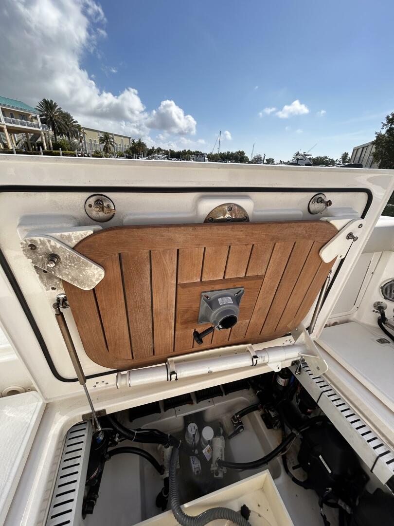 2017 Boston Whaler 330 Outrage - Image 17