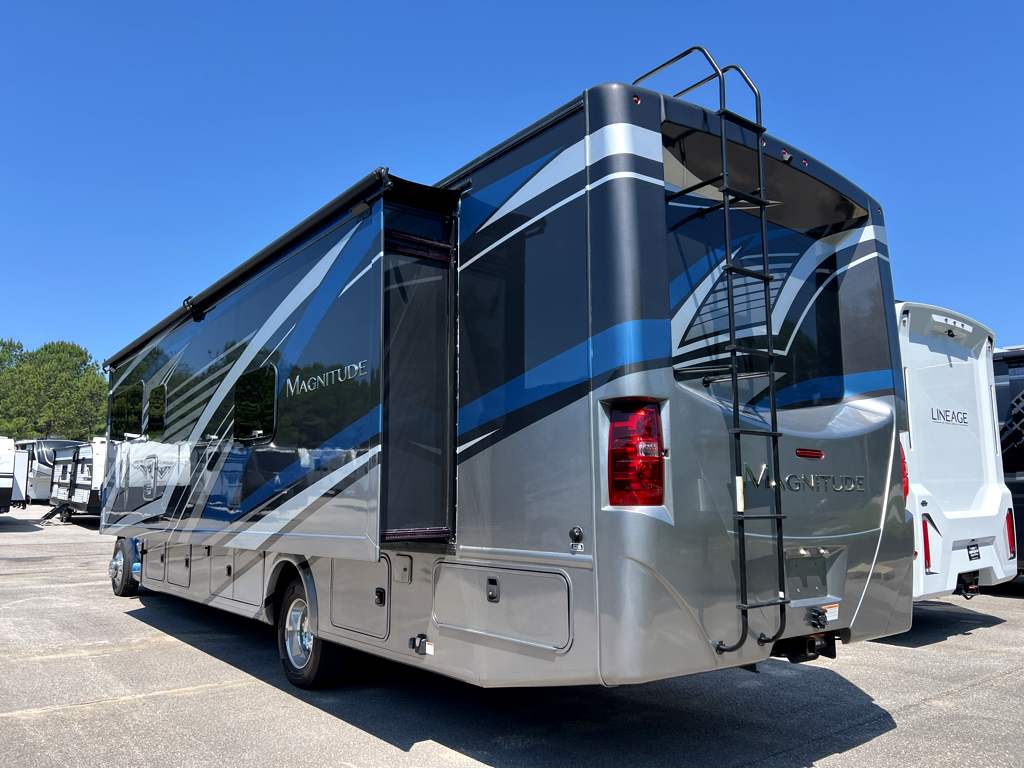 2022 THOR MOTOR COACH MAGNITUDE BT36 - Image 3