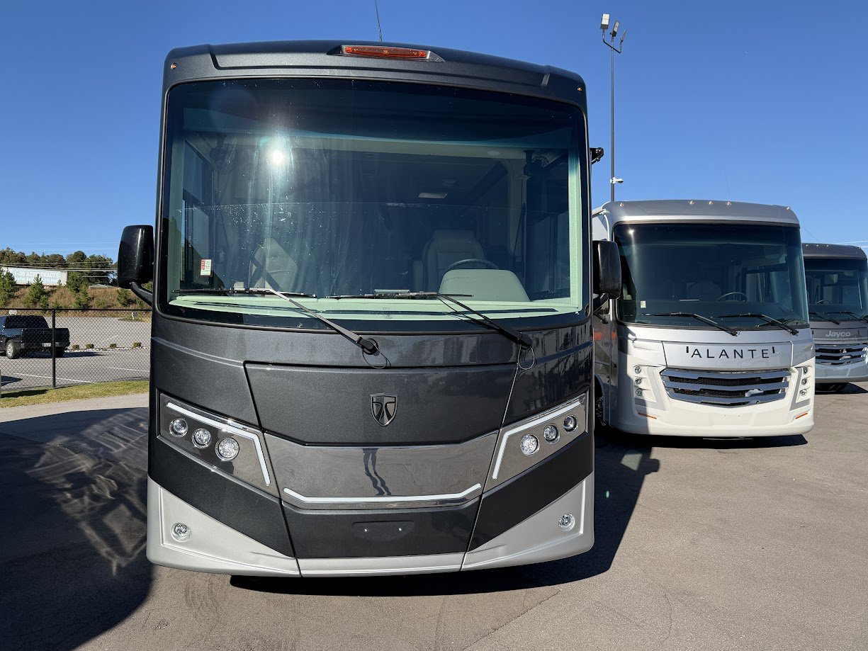 2026 THOR MOTOR COACH PALAZZO 33.5 - Image 2