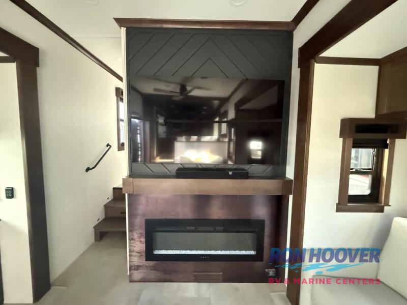 2025 FOREST RIVER 421FK - Image 149