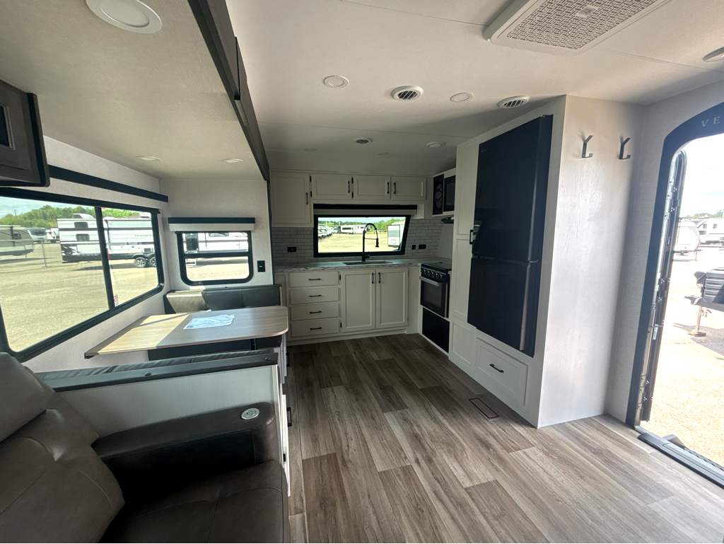 2026 VENTURE RV SPORTTREK 251VFK - Image 12