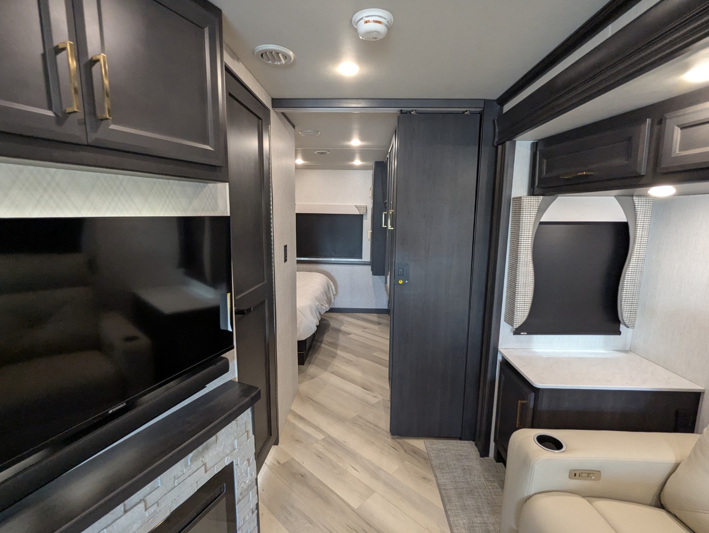2026 Fleetwood Bounder 33C - Image 21