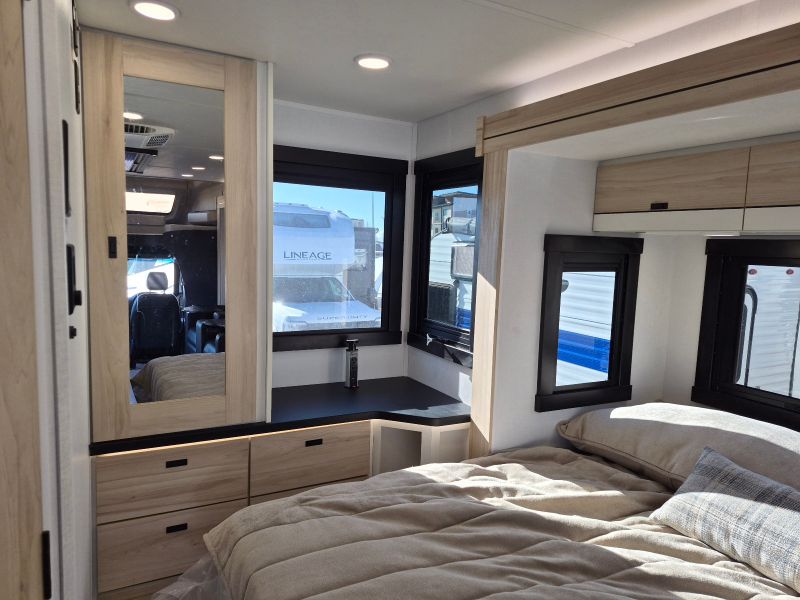 2026 Entegra Coach Qwest 25L - Image 16