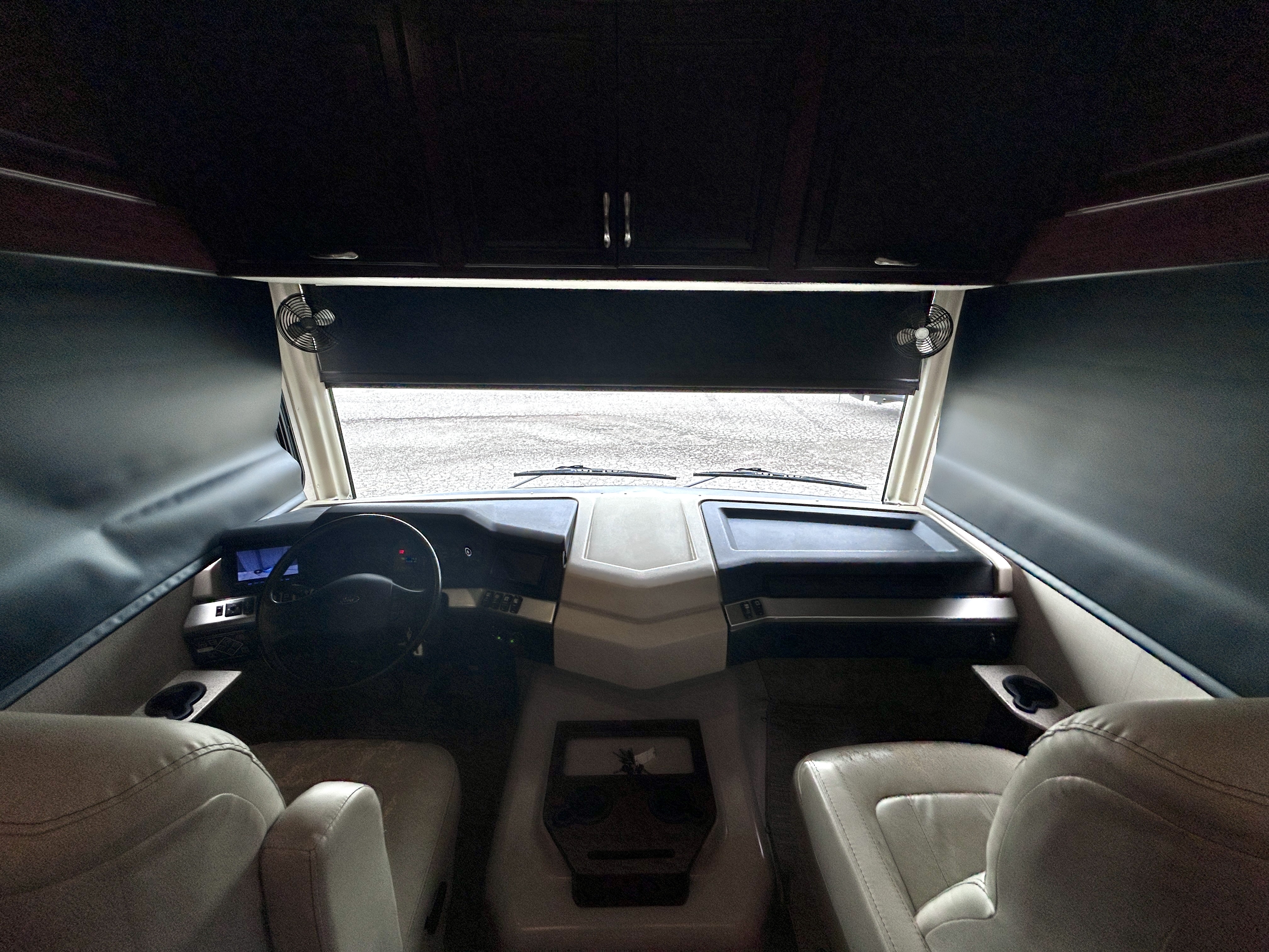 2017 Fleetwood Bounder 36Y - Image 12