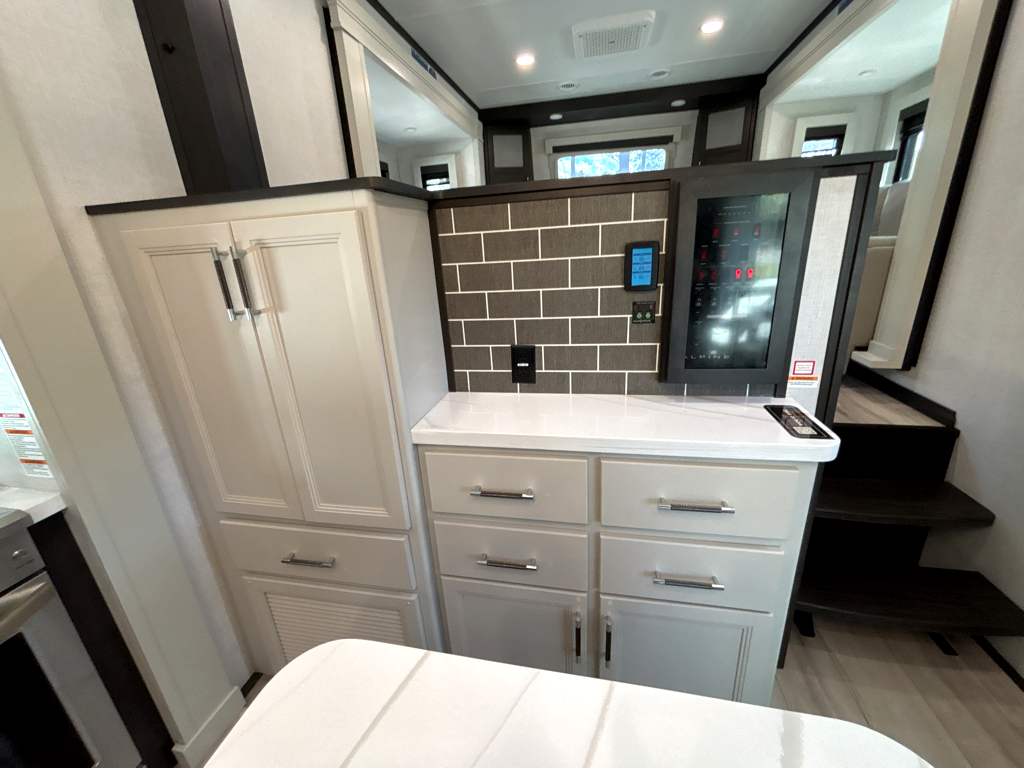 2026 Keystone ALPINE 3710FL - Image 9