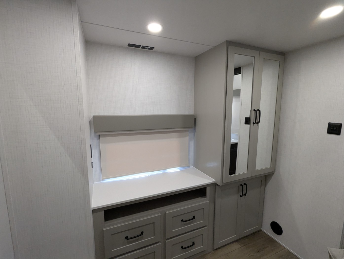 2025 Palomino Columbus 376DS - Image 29