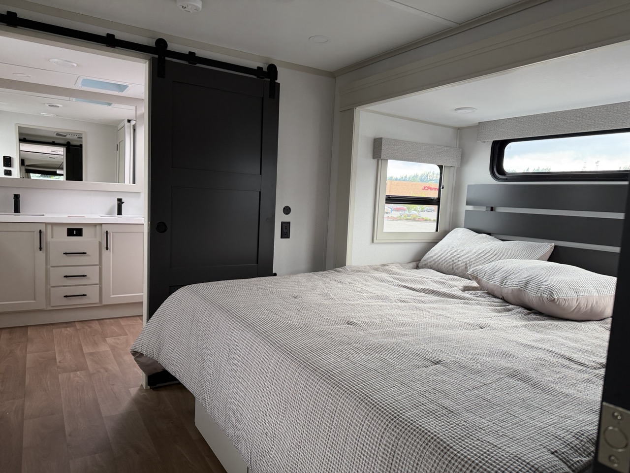 2026 Grand Design Solitude 380FL - Image 8