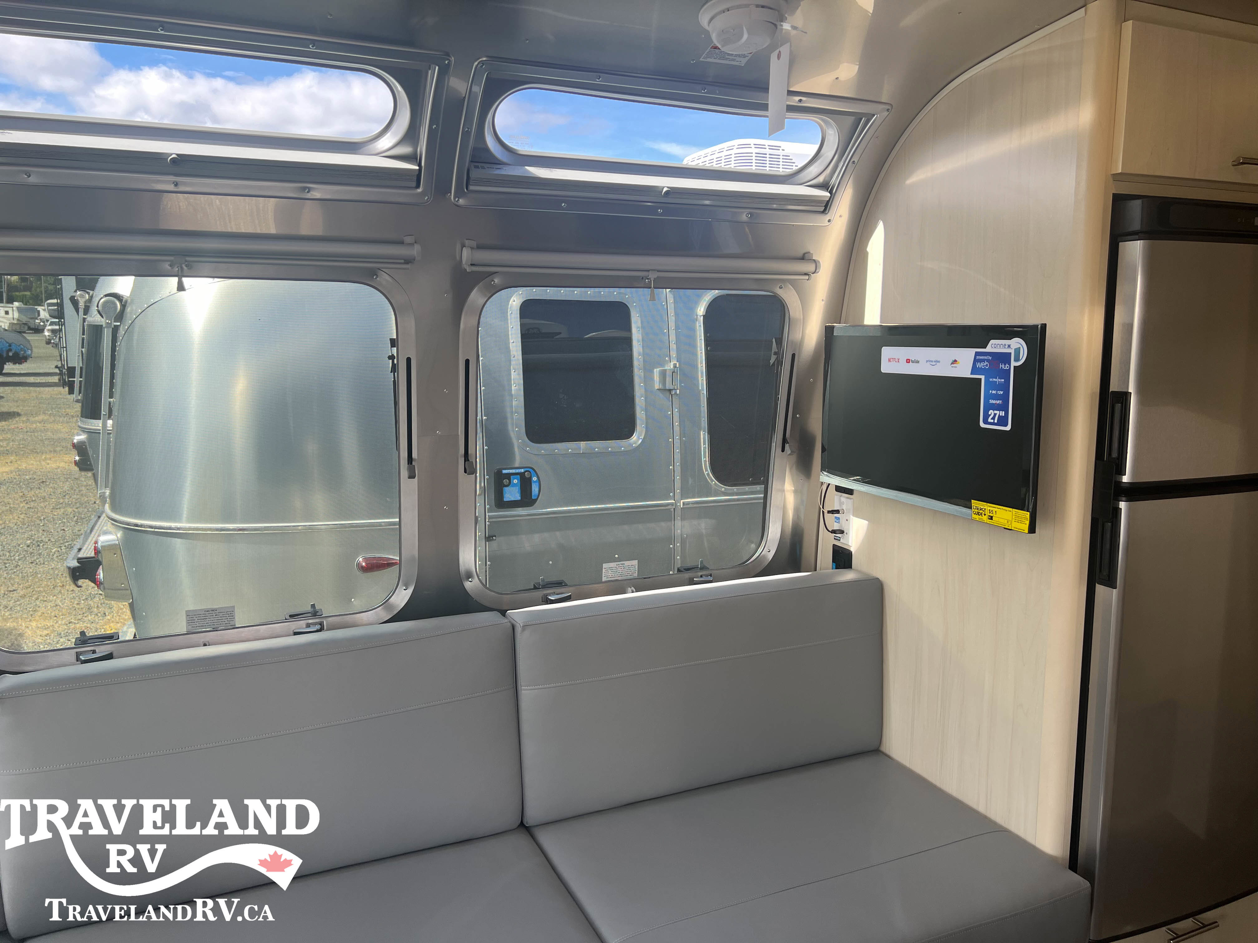 2026 Airstream Flying Cloud 27FB - Image 9