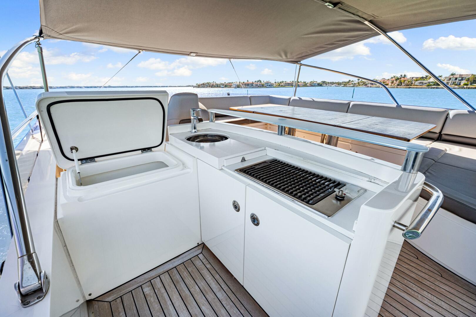 2014 Princess Y72 - Image 99
