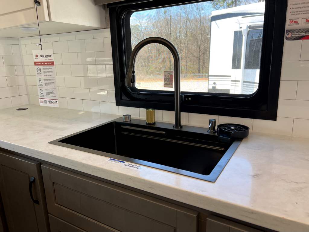 2025 JAYCO NORTH POINT 365RKTS - Image 14
