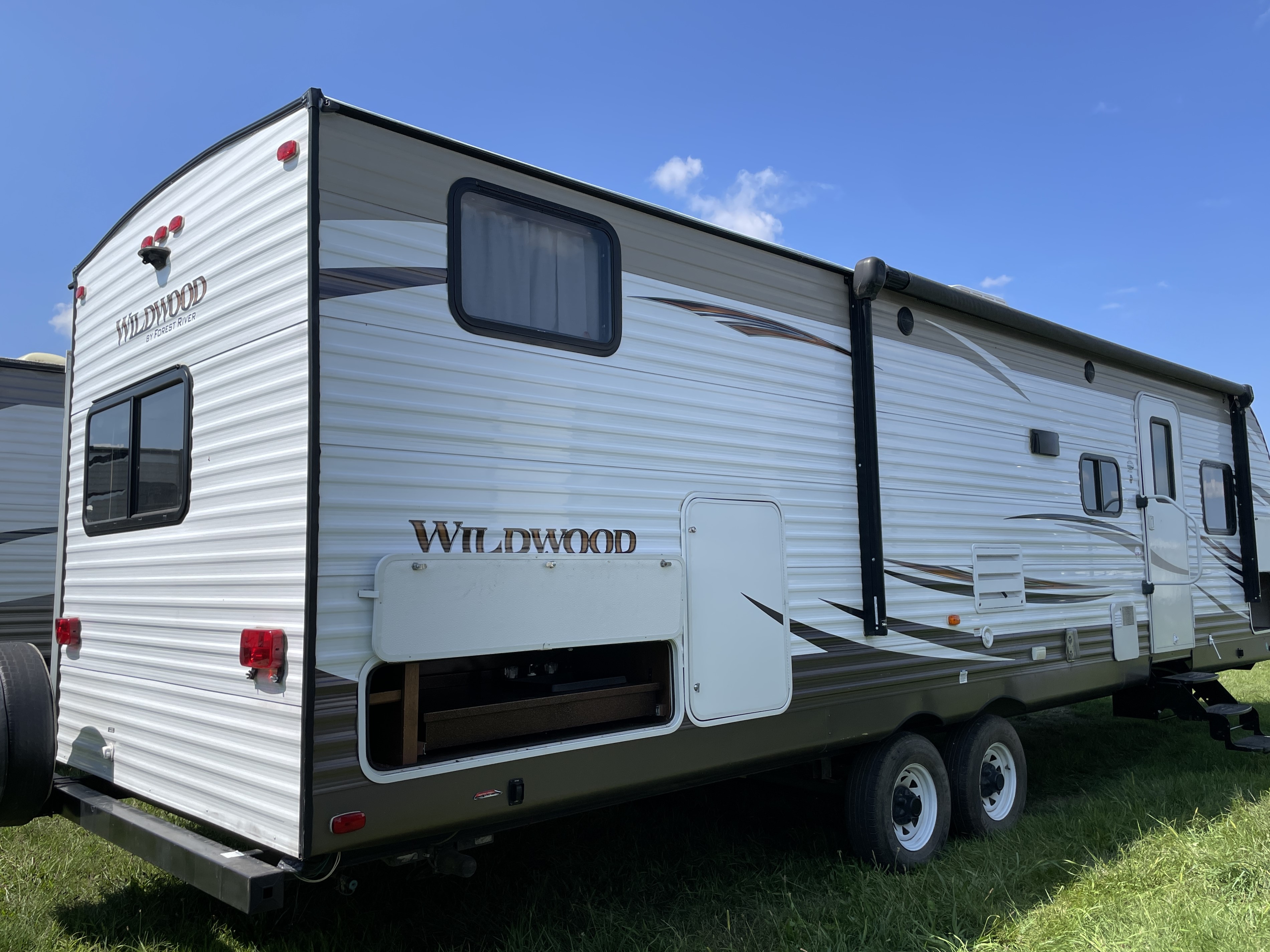 2017 Forest River Wildwood 28CKDS - Image 4