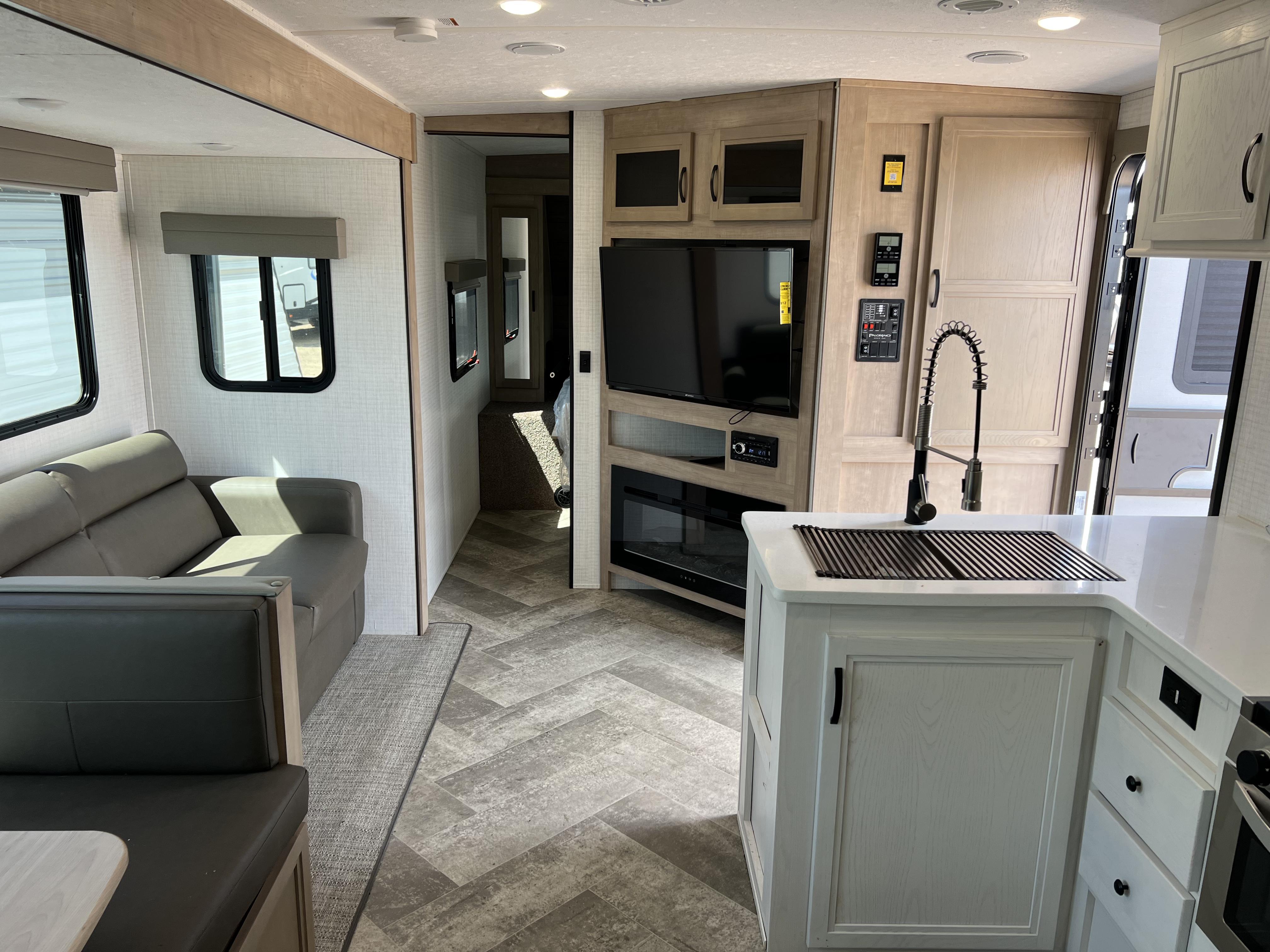 2023 PALOMINO SOLAIRE 294BHS - Image 21