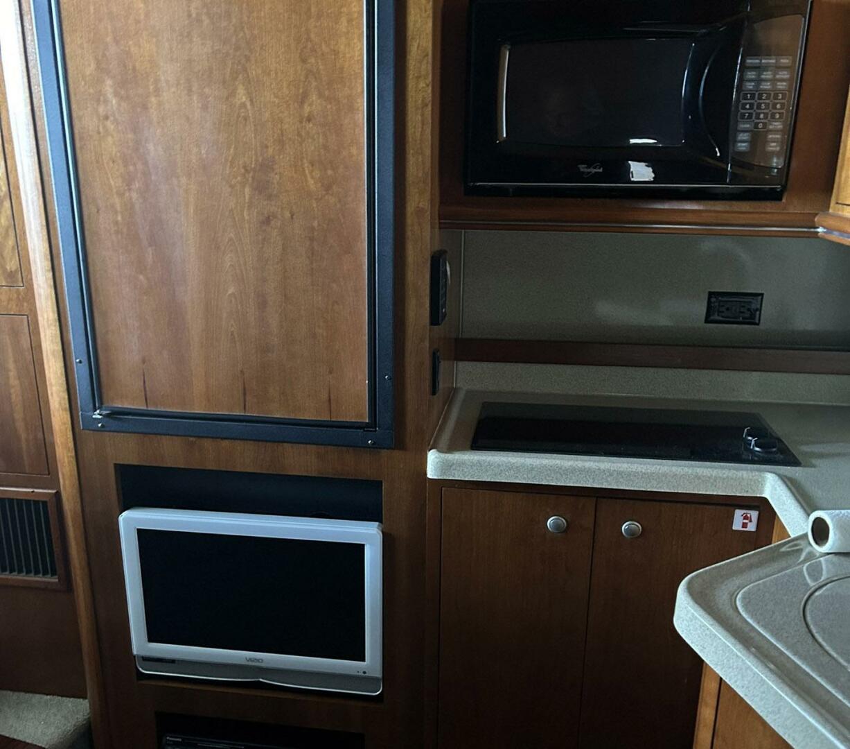 2006 Cruisers Yachts 370 Express - Image 7