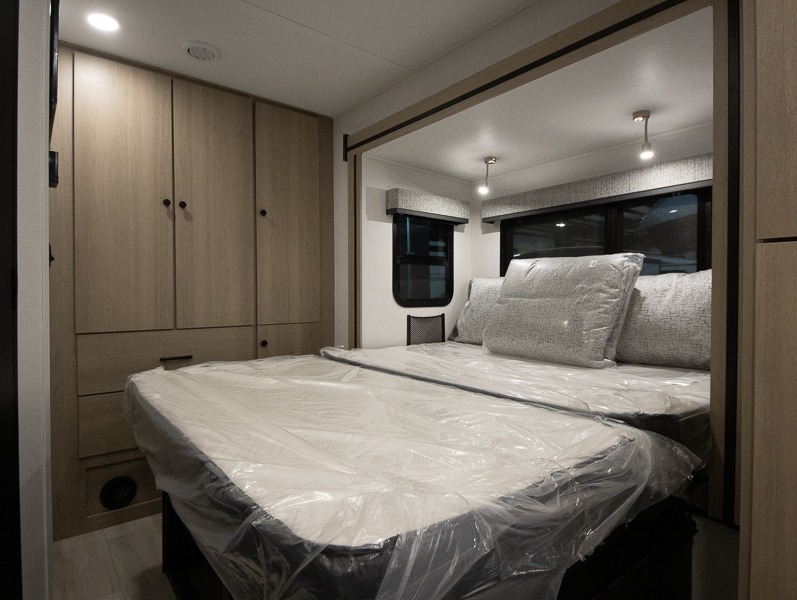 2025 Forest River Sunseeker 2400BDS - Image 15