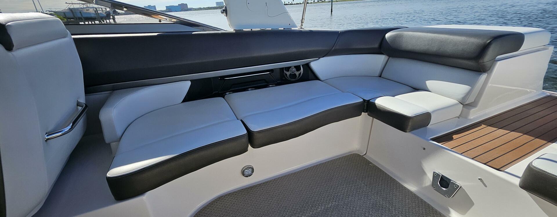 2010 Regal 2700 - Image 13