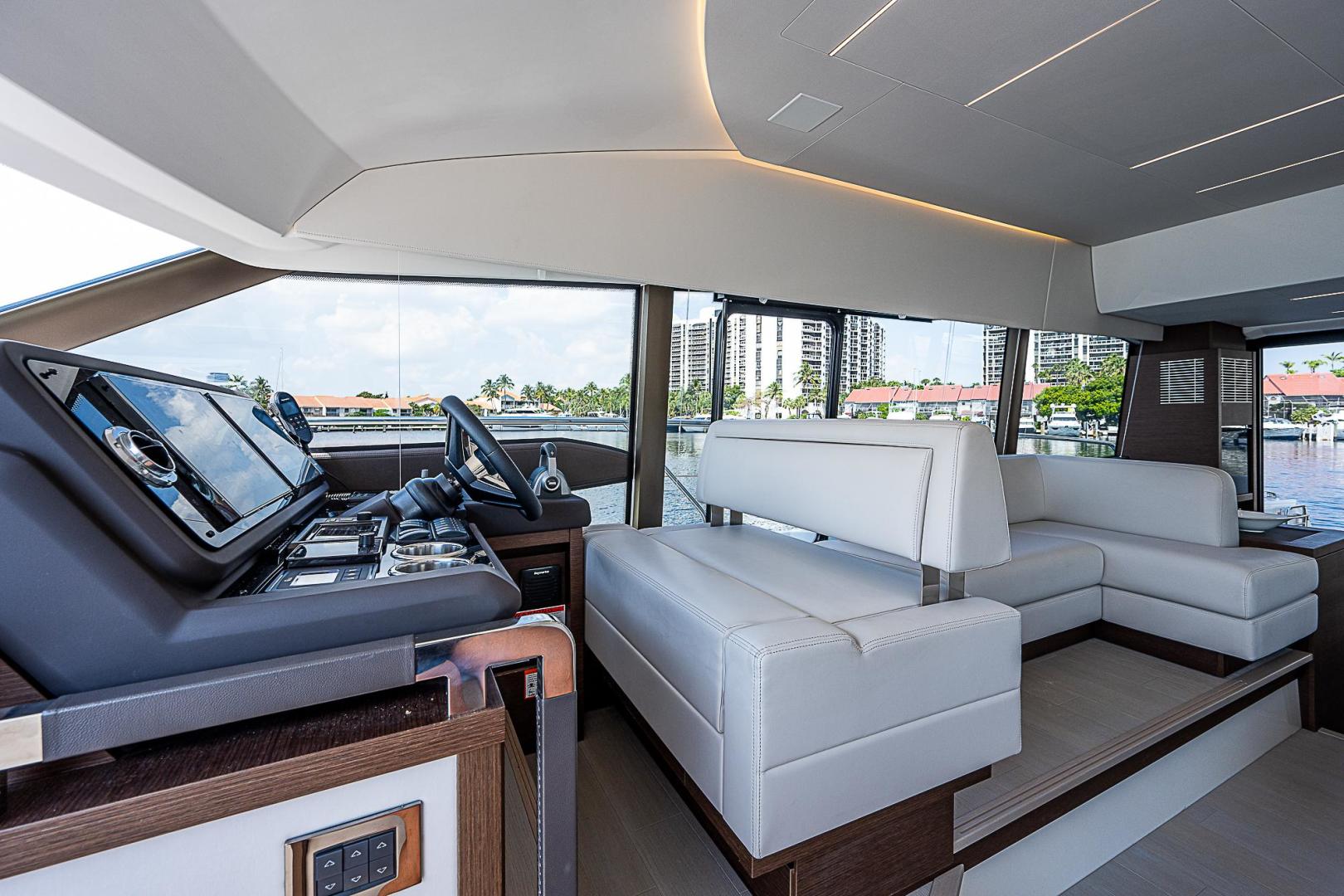 2022 Prestige 520 Fly - Image 23