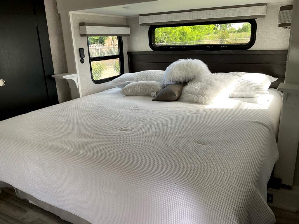 2025 JAYCO PINNACLE 38 FLGS - Image 12