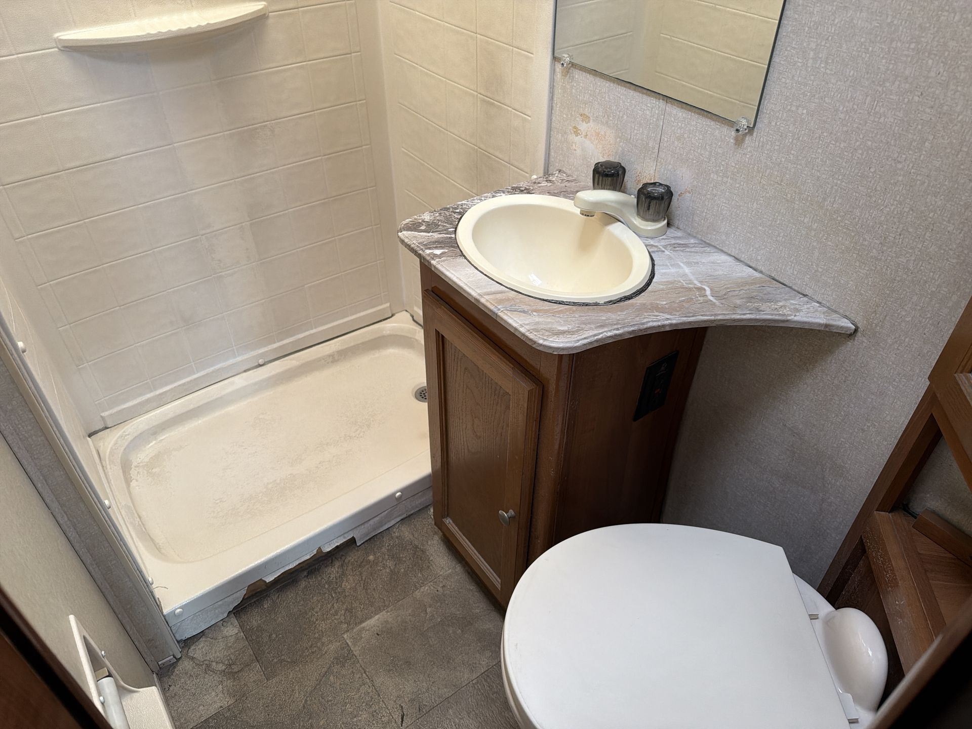 2019 Coachmen Leprechaun 230CB - Image 21